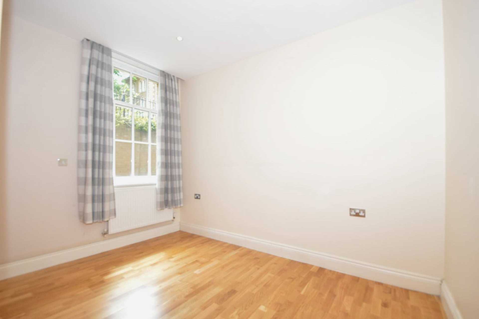 Princess Park Manor East Wing, New Southgate, Image 6