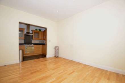 Princess Park Manor East Wing, New Southgate, Image 3
