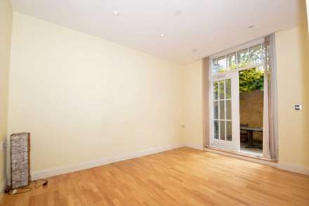 Princess Park Manor East Wing, New Southgate, Image 5