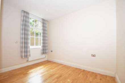Princess Park Manor East Wing, New Southgate, Image 6