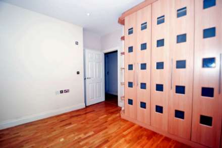 Princess Park Manor East Wing, New Southgate, Image 7