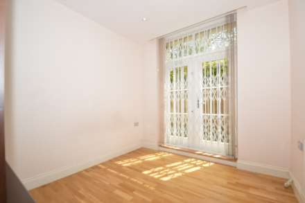 Princess Park Manor East Wing, New Southgate, Image 8