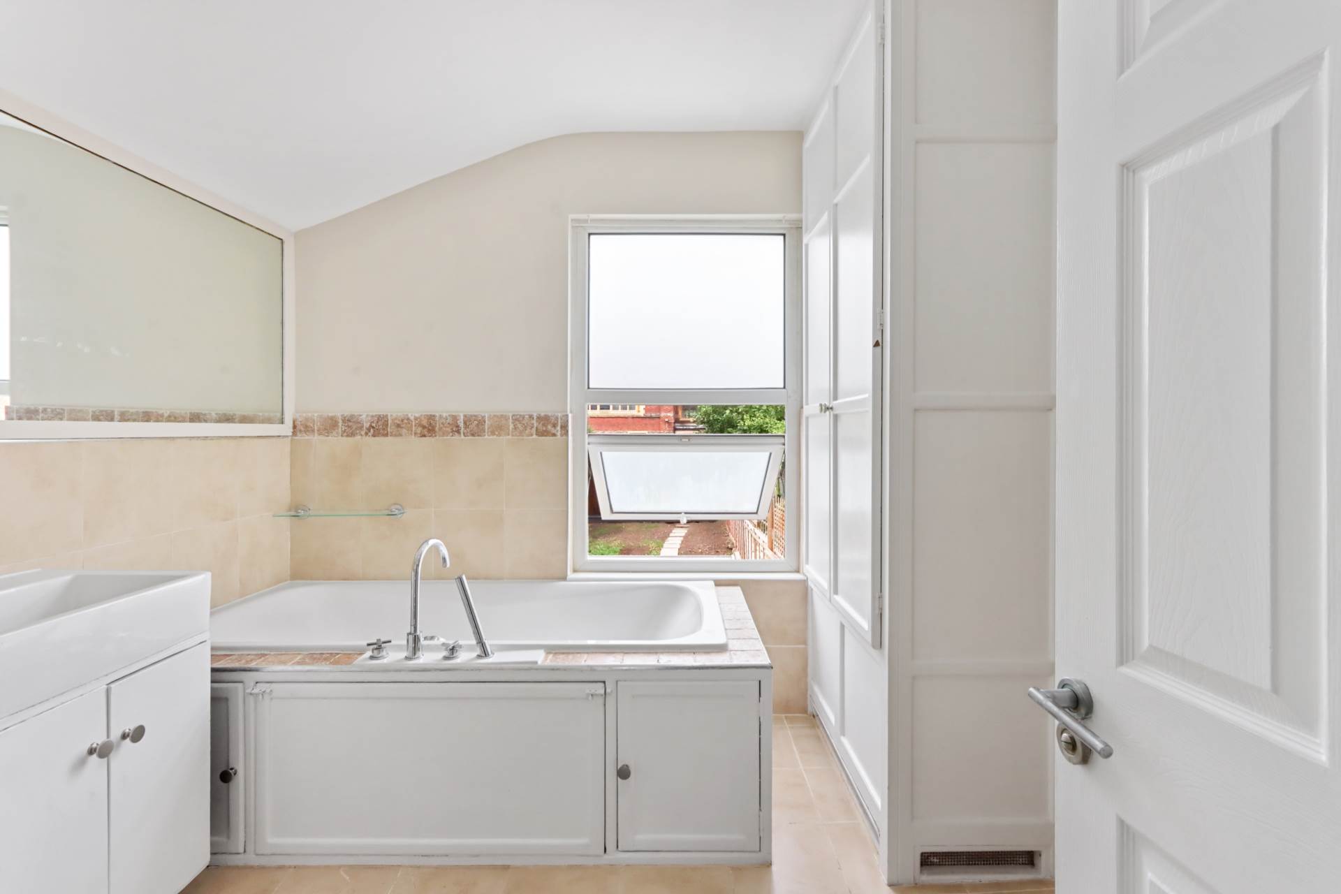 Parkhurst Road, New Southgate, Image 14