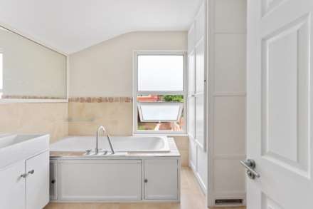 Parkhurst Road, New Southgate, Image 14