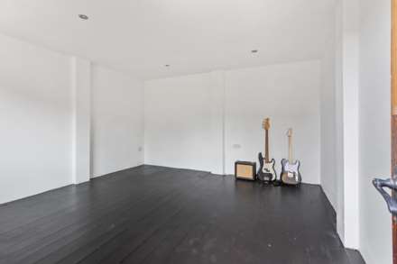 Parkhurst Road, New Southgate, Image 29