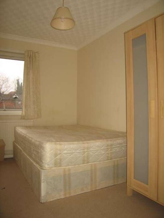 Springfield Close, Woodside Park, Image 6