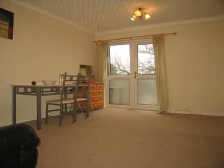 Springfield Close, Woodside Park, Image 2