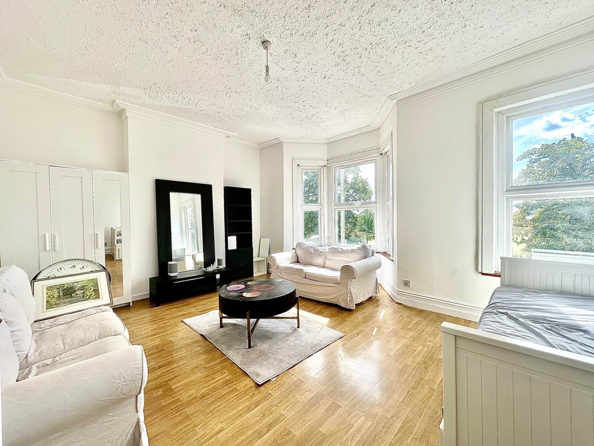 Friern Barnet Road, New Southgate, London N11, Image 1