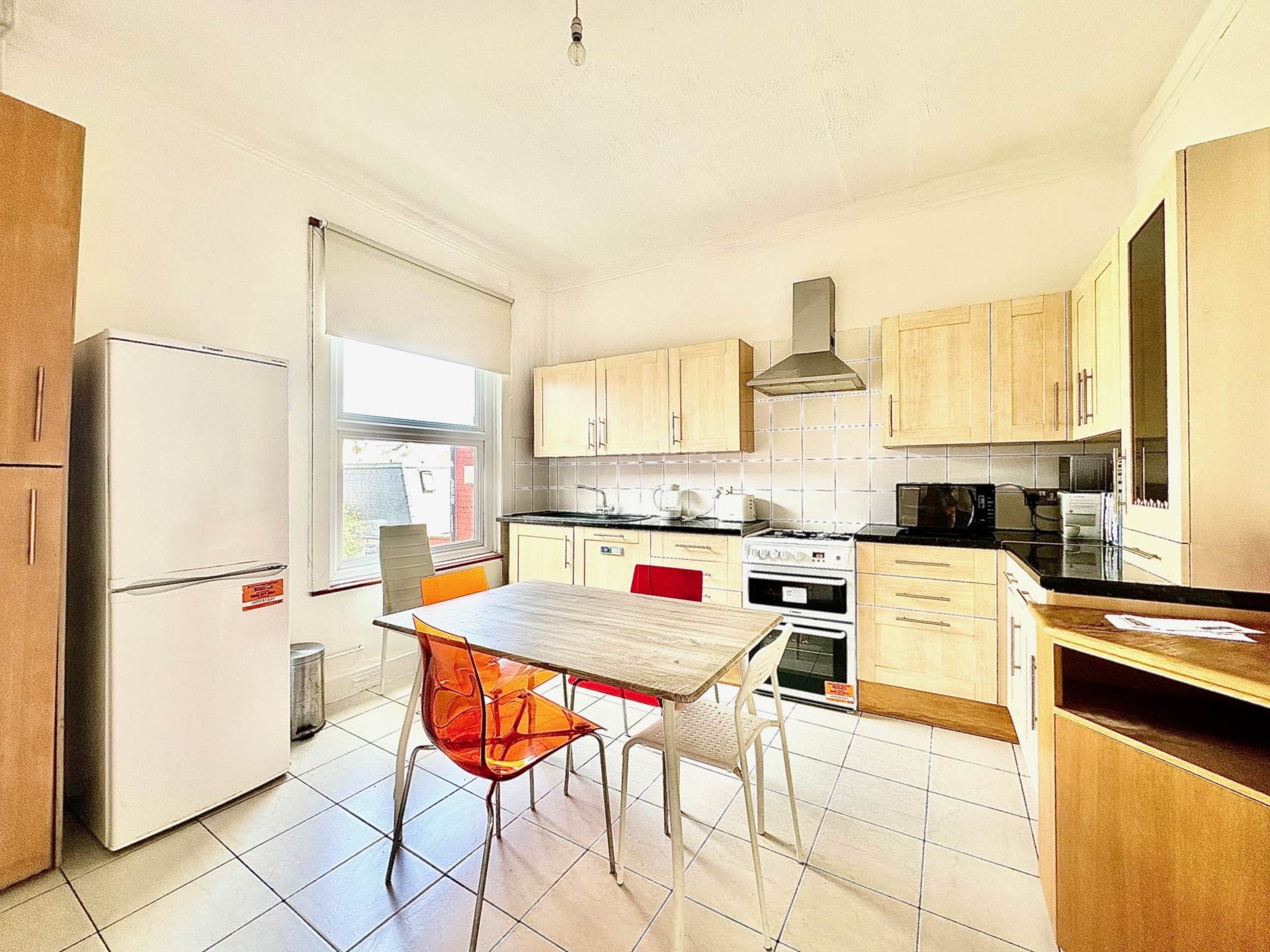 Friern Barnet Road, New Southgate, London N11, Image 3