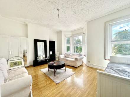 2 Bedroom Flat, Friern Barnet Road, New Southgate, London N11