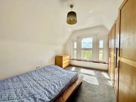 Friern Barnet Road, New Southgate, London N11, Image 5