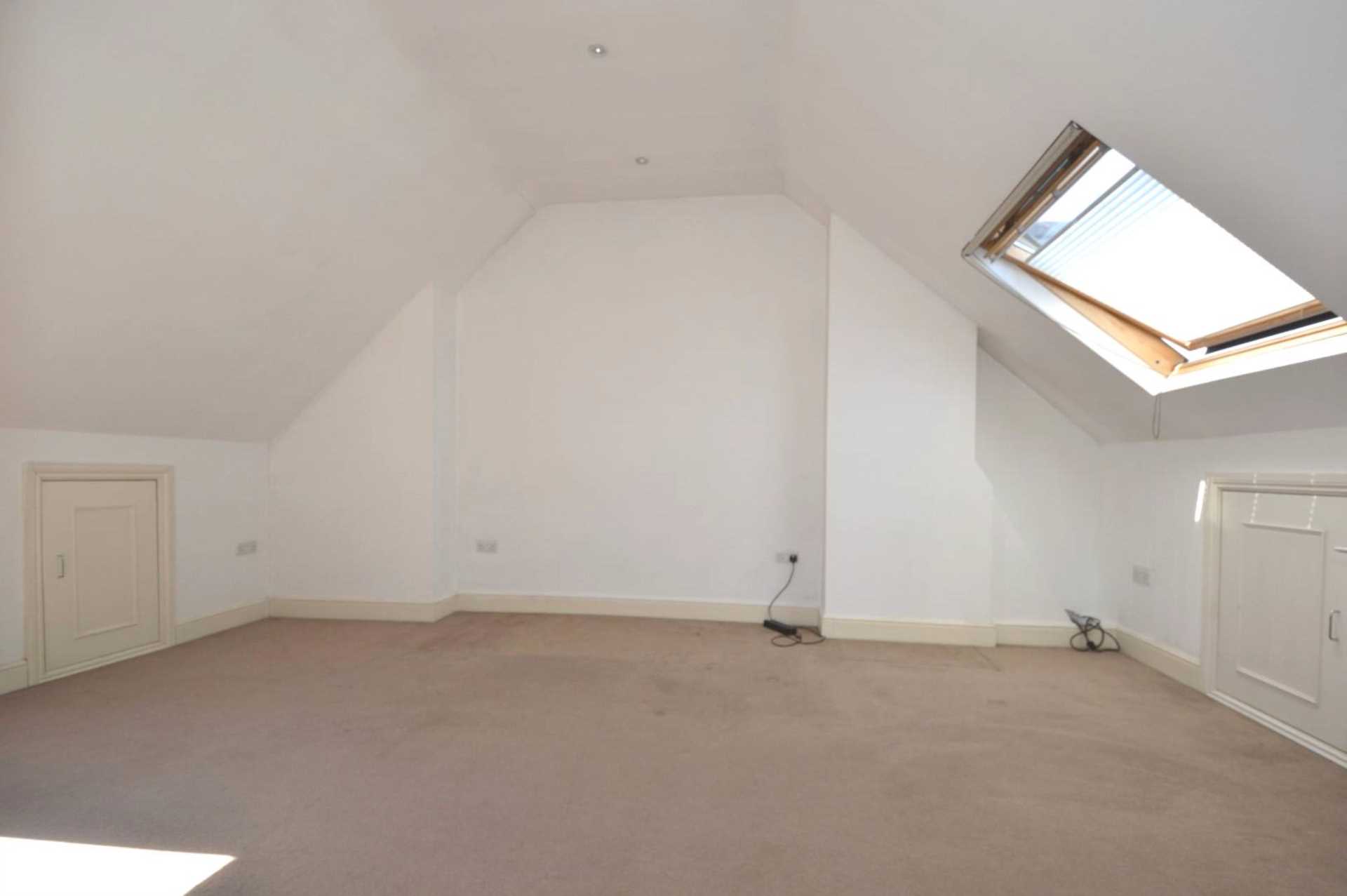 Granville Road, London N12, Image 3