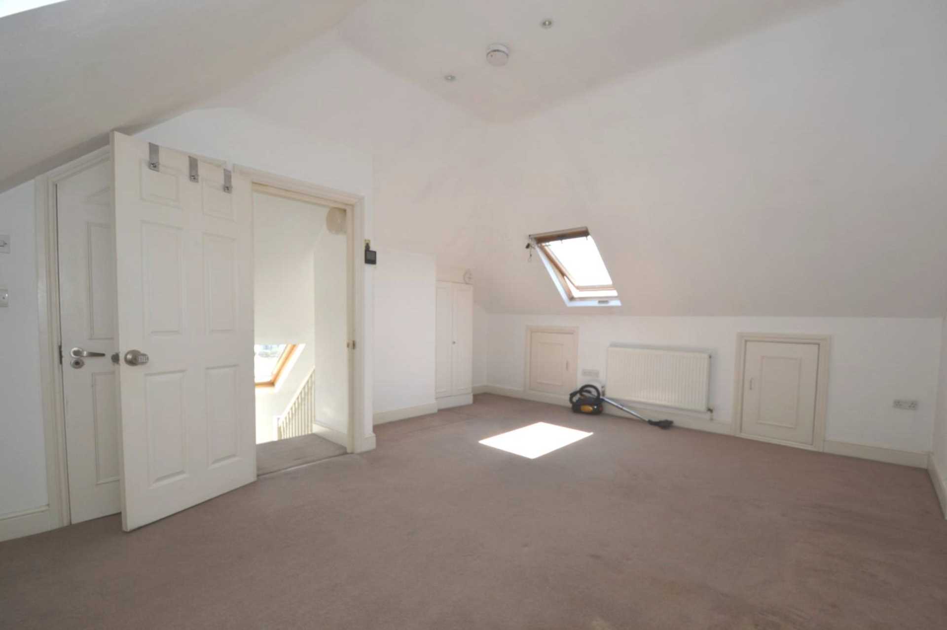 Granville Road, London N12, Image 4