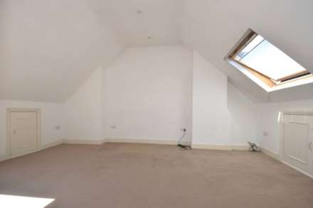 Granville Road, London N12, Image 3