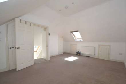 Granville Road, London N12, Image 4
