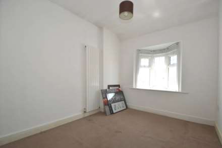 Granville Road, London N12, Image 5