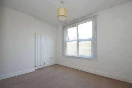 Granville Road, London N12, Image 6