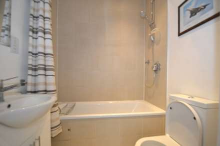 Granville Road, London N12, Image 7