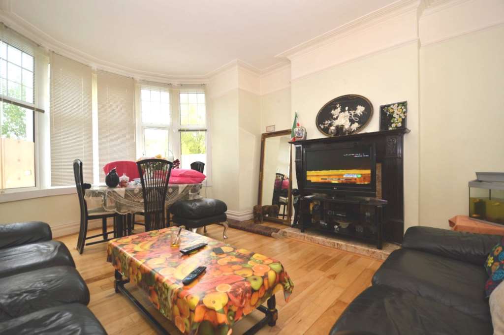 Granville Road, London N12, Image 3