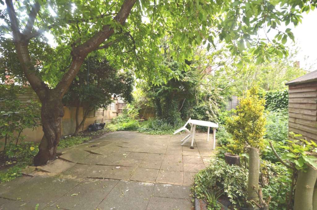 Granville Road, London N12, Image 4
