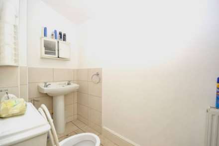 Granville Road, London N12, Image 5