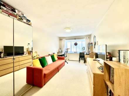 Greenway Close, London N11, Image 1