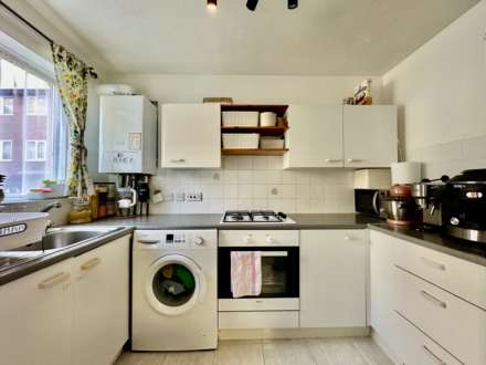 Greenway Close, London N11, Image 2