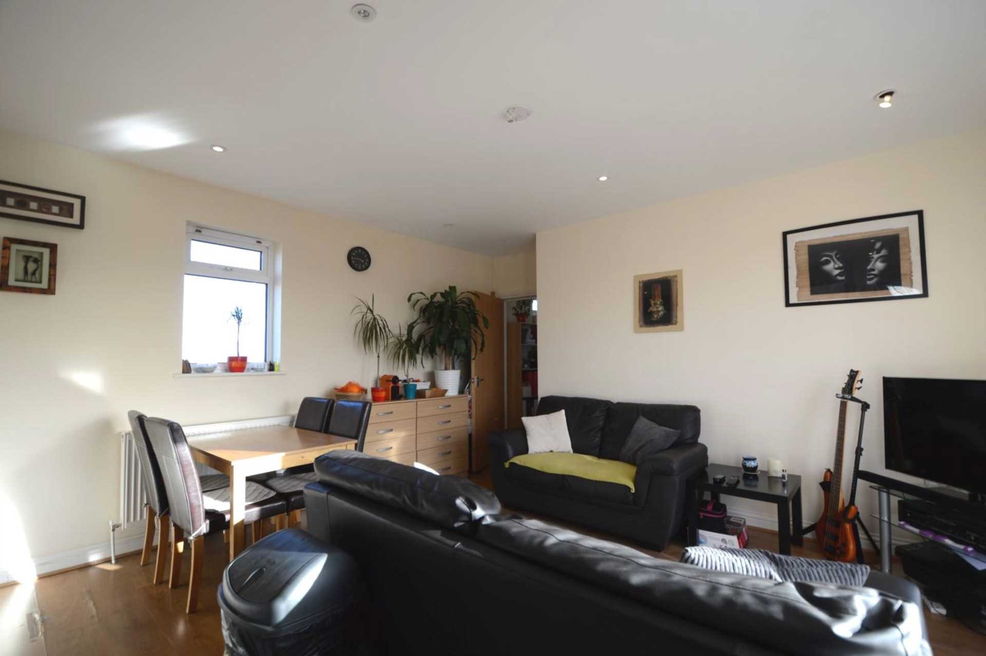 High Road, North Finchley, London N12, Image 2