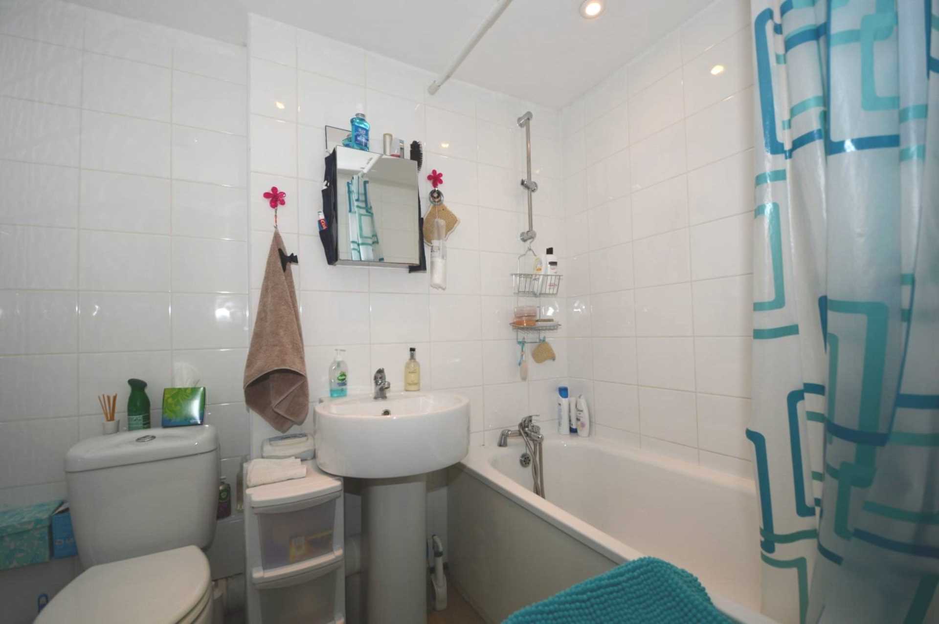 High Road, North Finchley, London N12, Image 3