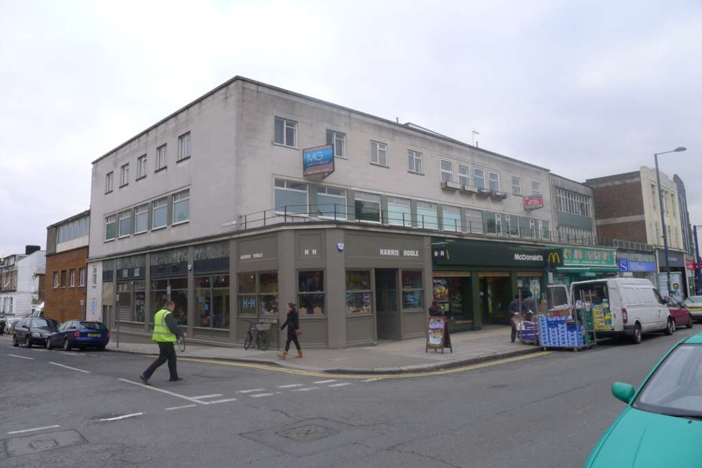 High Road, North Finchley, London N12, Image 9