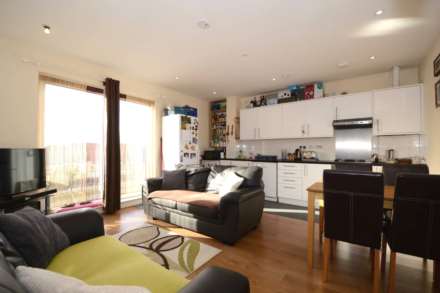 High Road, North Finchley, London N12, Image 1