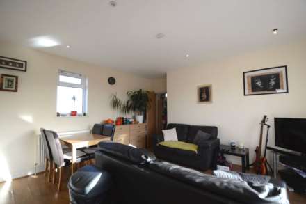 High Road, North Finchley, London N12, Image 2