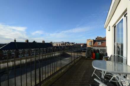 High Road, North Finchley, London N12, Image 8