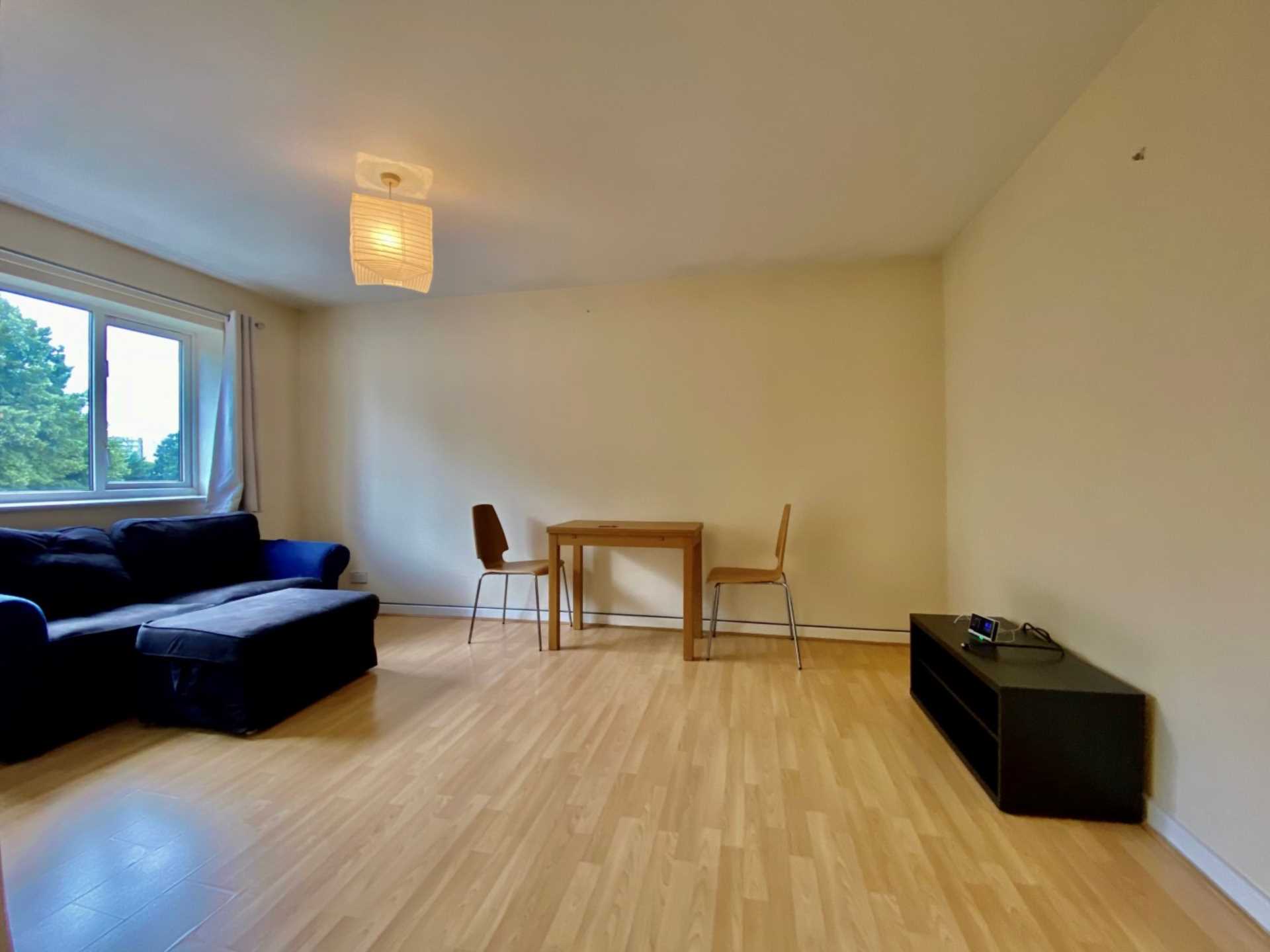 Amber Grove, Cricklewood, London NW2, Image 3