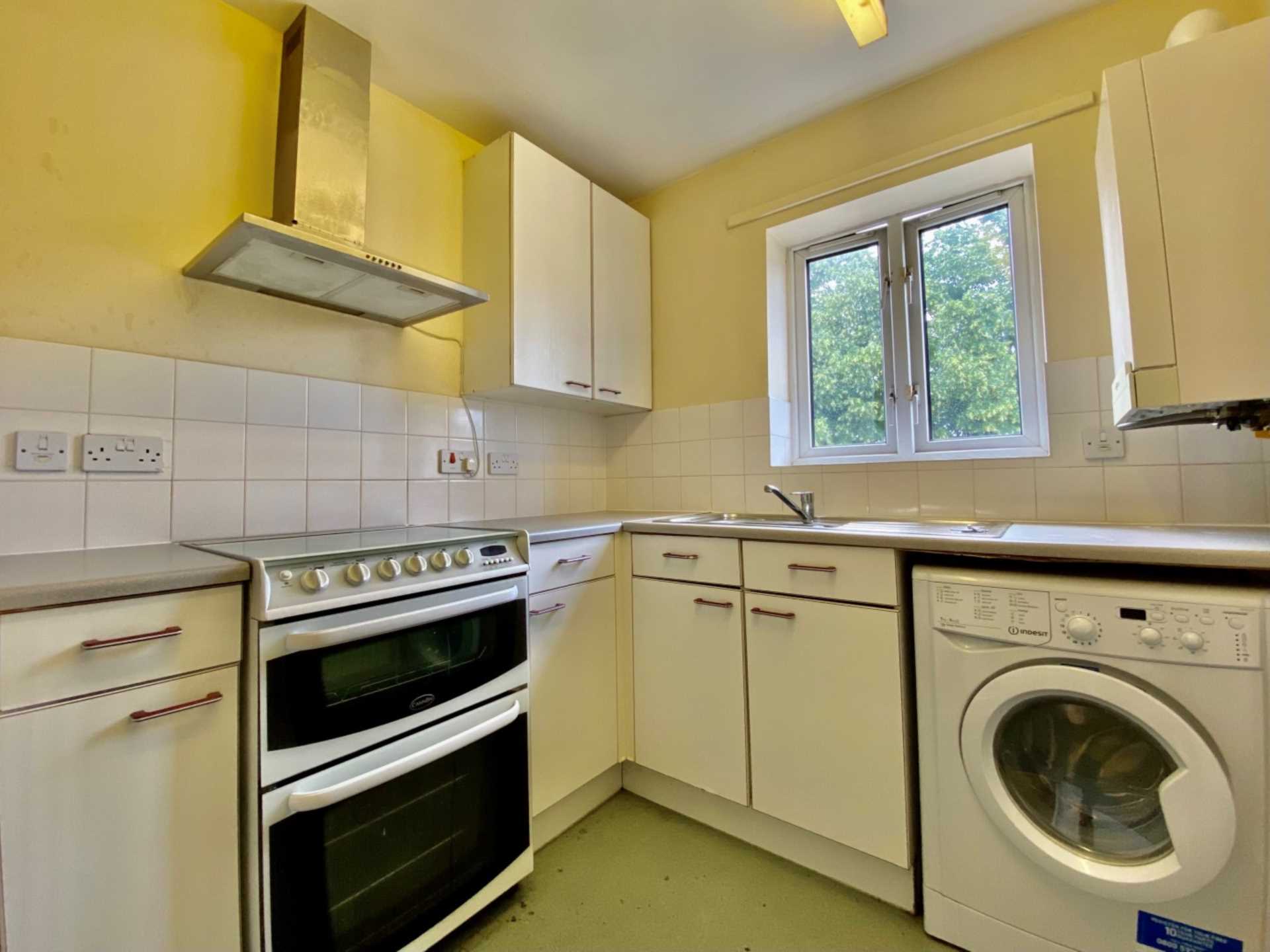 Amber Grove, Cricklewood, London NW2, Image 4