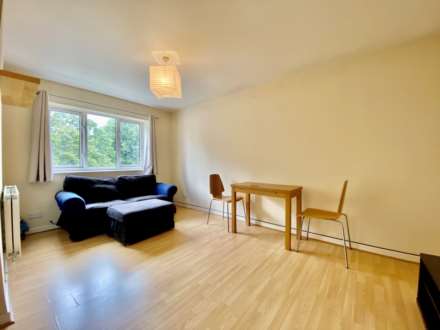 Amber Grove, Cricklewood, London NW2, Image 2