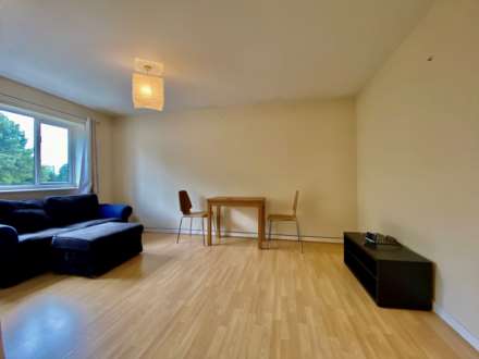 Amber Grove, Cricklewood, London NW2, Image 3