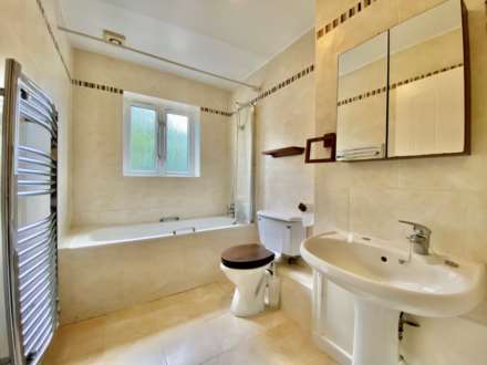 Amber Grove, Cricklewood, London NW2, Image 5