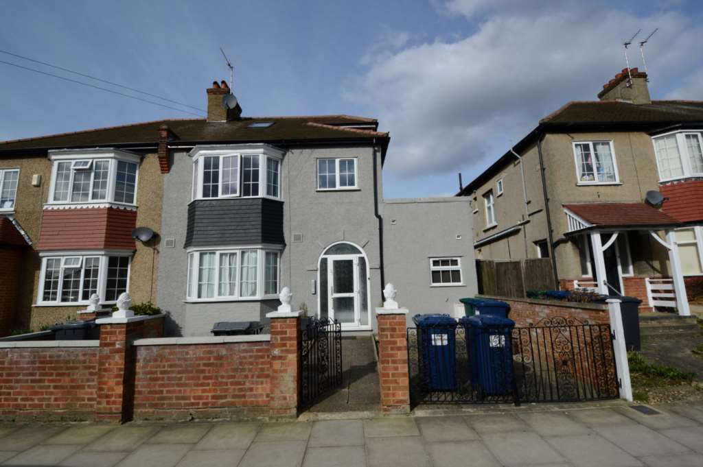 Oakleigh Crescent, Whetstone, London N20, Image 1