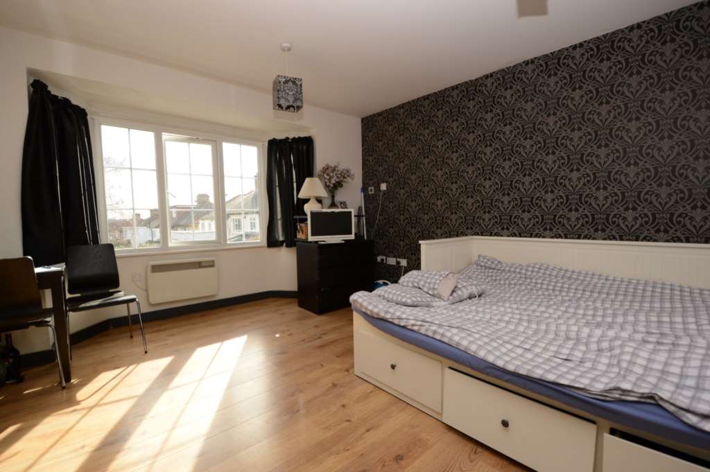Oakleigh Crescent, Whetstone, London N20, Image 2