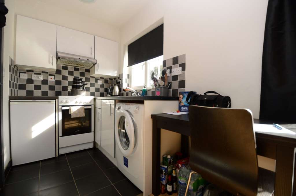 Oakleigh Crescent, Whetstone, London N20, Image 3