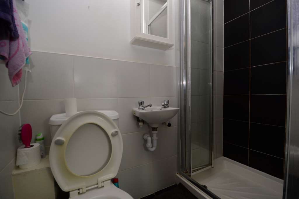 Oakleigh Crescent, Whetstone, London N20, Image 5
