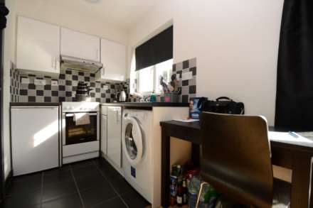Oakleigh Crescent, Whetstone, London N20, Image 3