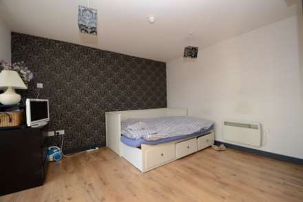 Oakleigh Crescent, Whetstone, London N20, Image 4