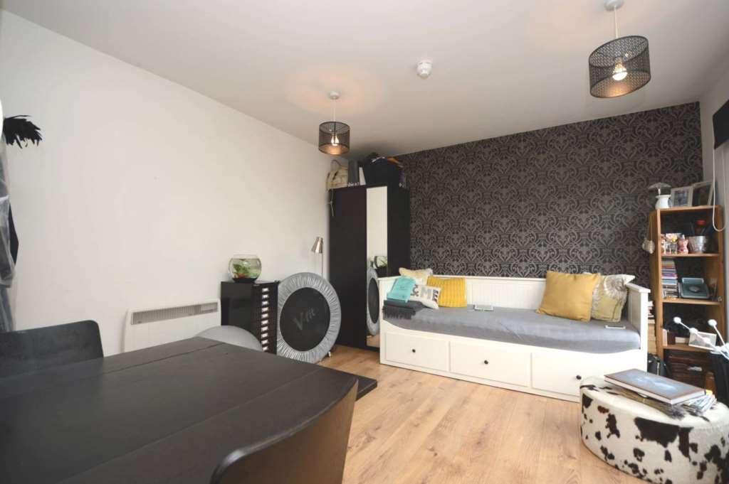 Oakleigh Crescent, Whetstone, London N20, Image 3