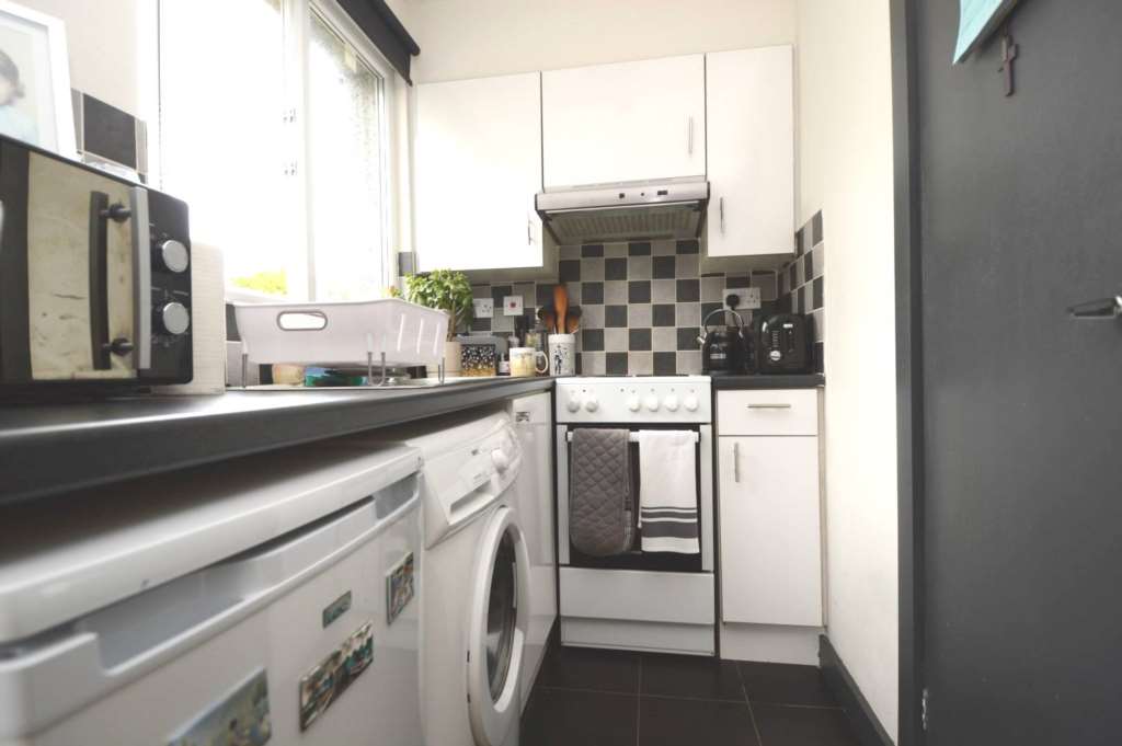 Oakleigh Crescent, Whetstone, London N20, Image 4