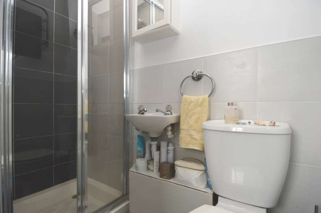 Oakleigh Crescent, Whetstone, London N20, Image 5