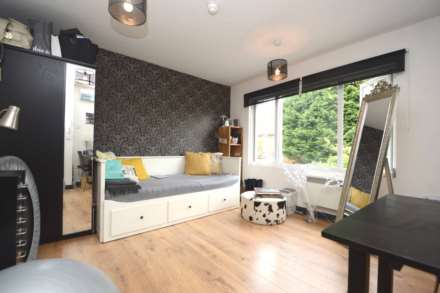 Property For Rent Oakleigh Crescent, Whetstone, London