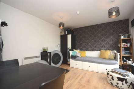 Oakleigh Crescent, Whetstone, London N20, Image 3