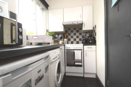 Oakleigh Crescent, Whetstone, London N20, Image 4